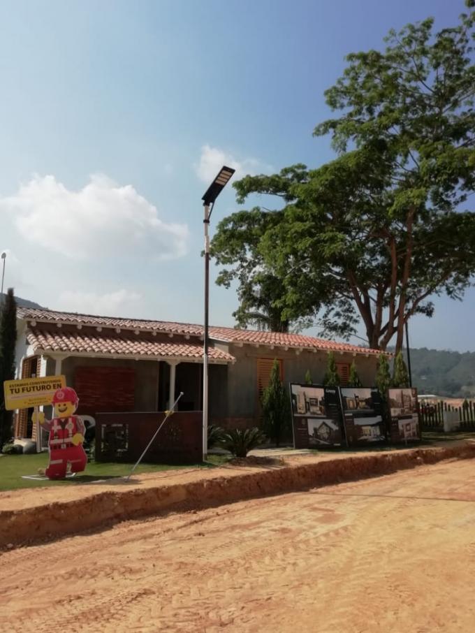 Đèn đường năng lượng mặt trời giá thấp